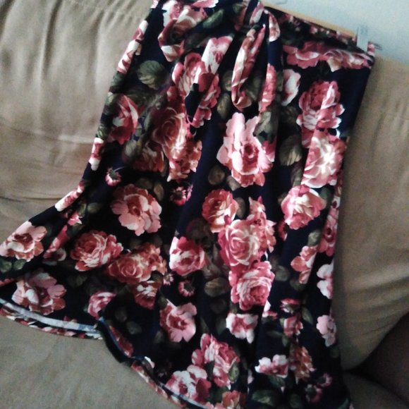 Rose Print Skirt - Picture 4 of 4